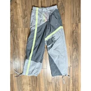 Nike Sportswear Women's Mid-Rise Woven Pants